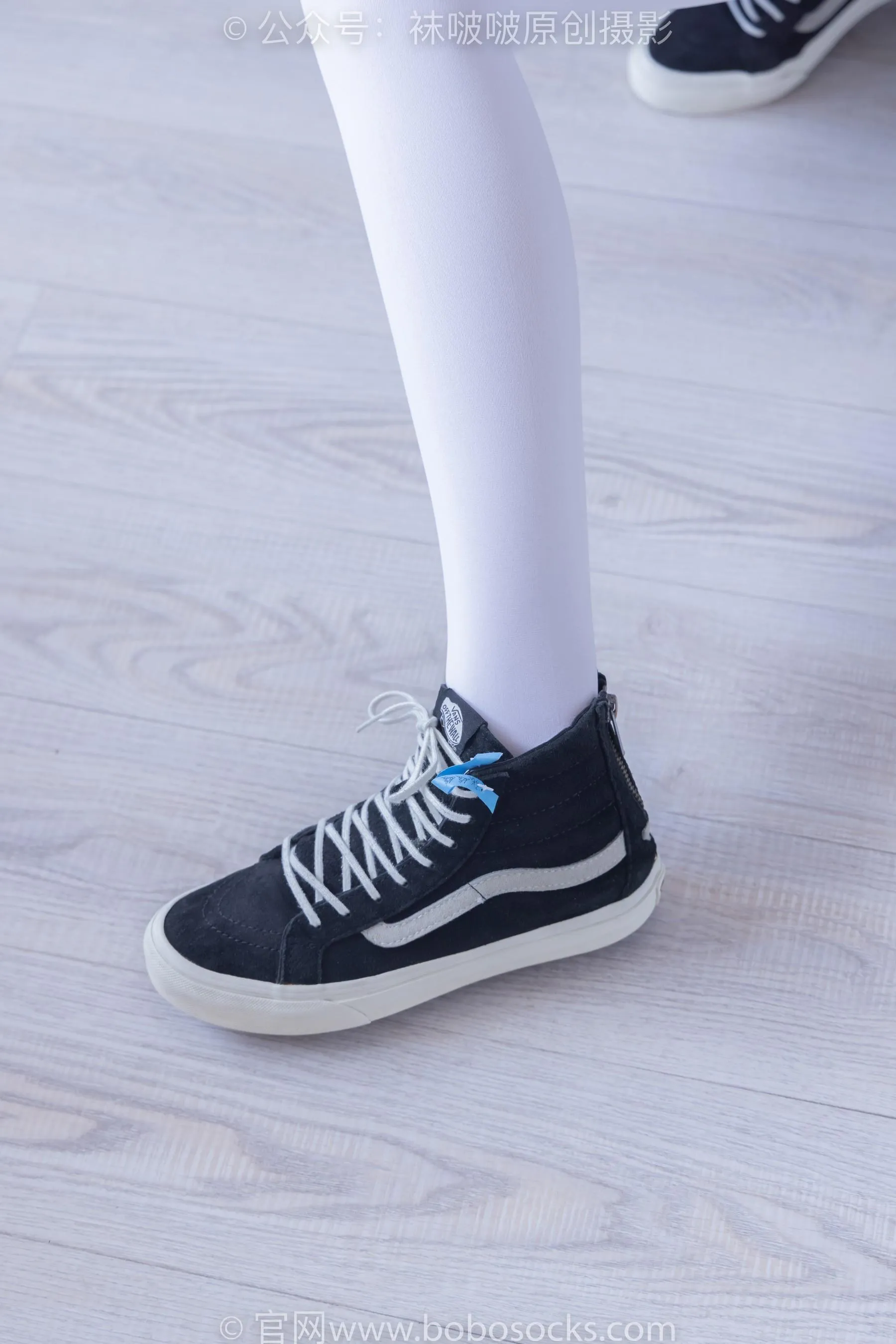 [BoBoSocks袜啵啵]NO.215 小甜豆-三双帆布鞋板鞋、厚白丝、黑丝 [90P]插图9